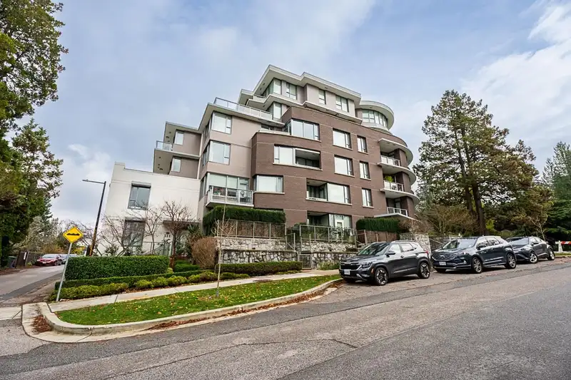 301 505 W 30TH AVENUE - photo 1 of 26