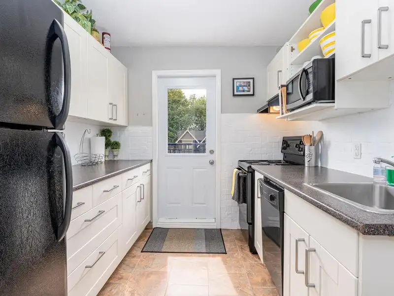 3706 W KING EDWARD AVENUE - photo 2 of 40
