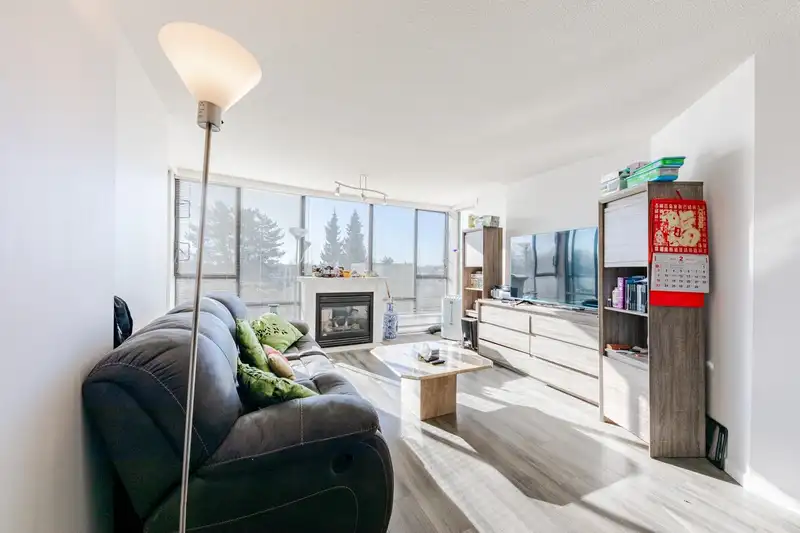 708 8180 GRANVILLE AVENUE - photo 4 of 19