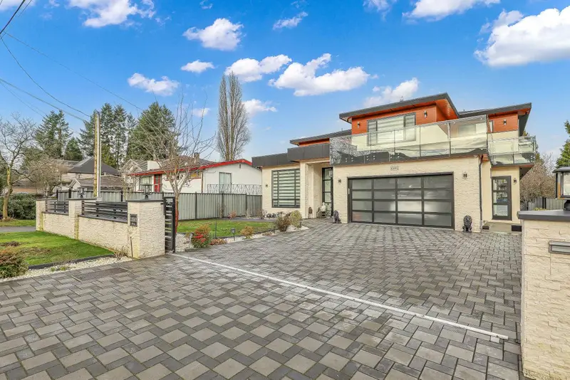 13561 79A AVENUE - photo 3 of 25