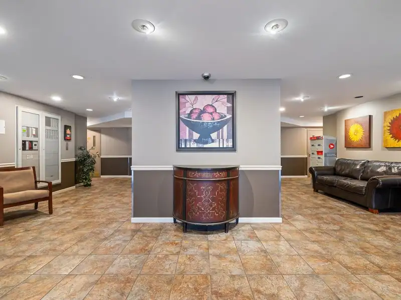 603 220 ELEVENTH STREET - photo 2 of 31