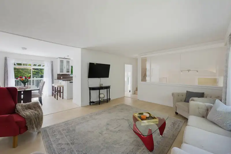 856 55A STREET - photo 4 of 40