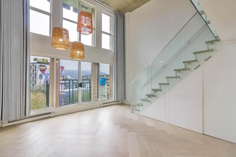 602 22 E CORDOVA STREET - photo 2 of 33