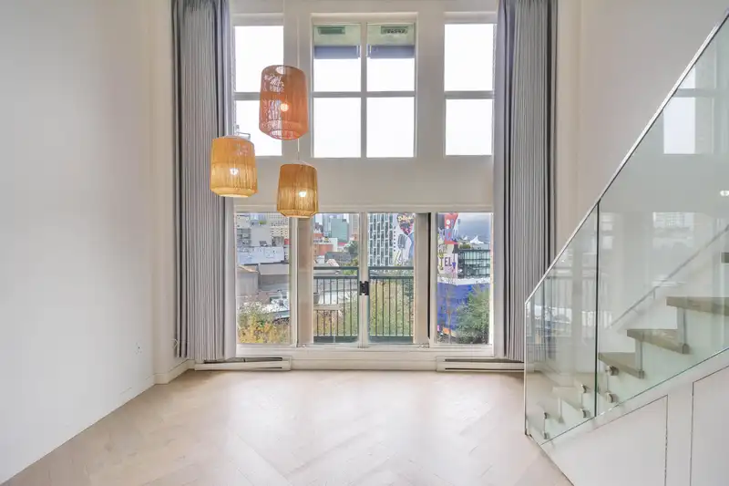 602 22 E CORDOVA STREET - photo 3 of 33