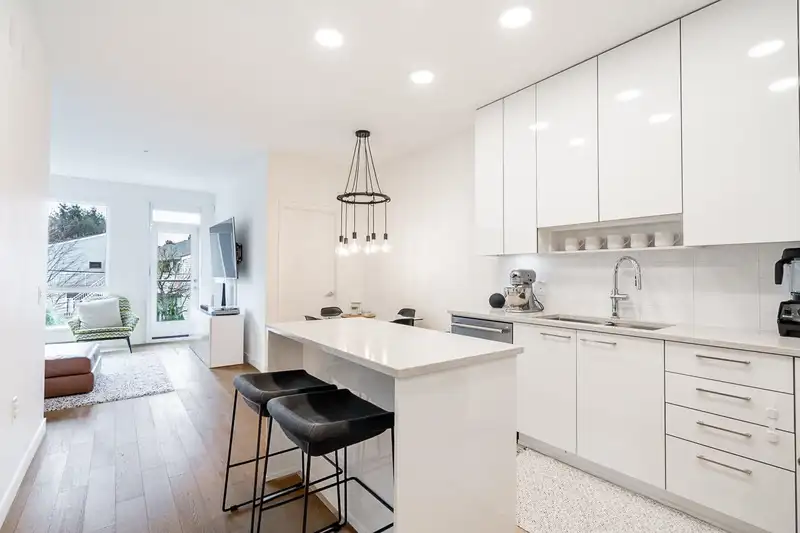 314 5460 BROADWAY - photo 3 of 23