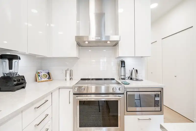 314 5460 BROADWAY - photo 4 of 23