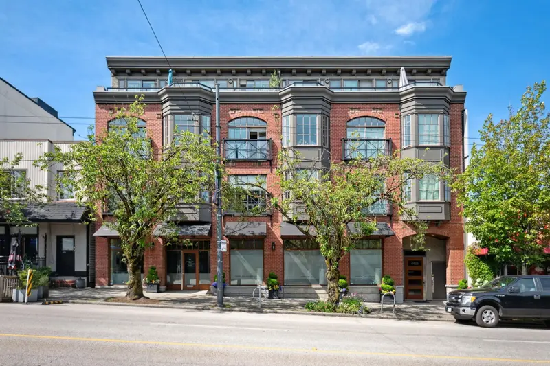 306 4463 W 10TH AVENUE - photo 2 of 25