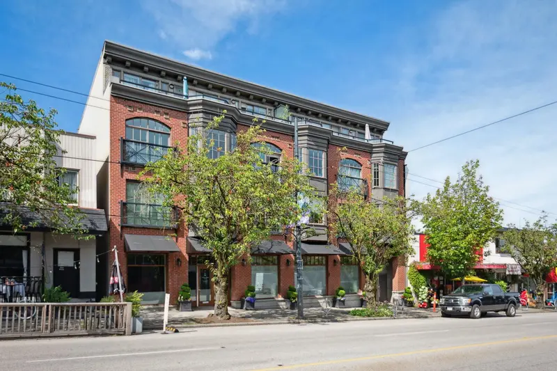 306 4463 W 10TH AVENUE - photo 4 of 25