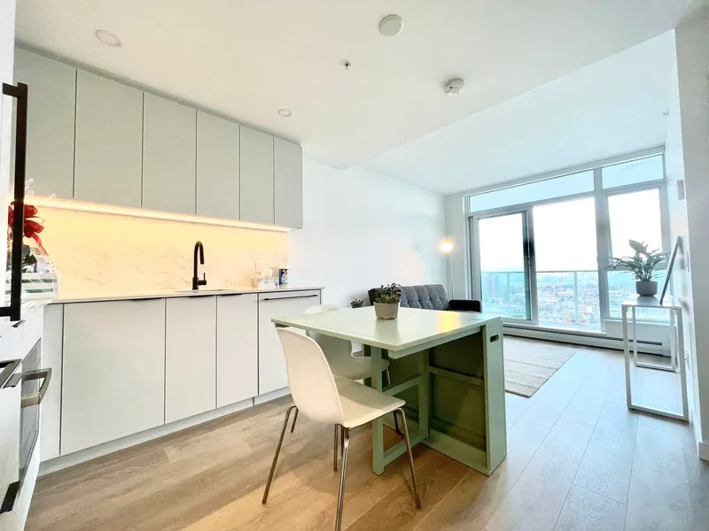 2501 13685 102 AVENUE - photo 4 of 8