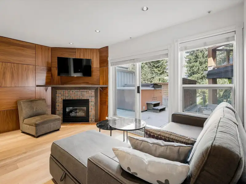 98 4388 NORTHLANDS BOULEVARD - photo 2 of 25
