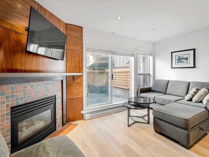 98 4388 NORTHLANDS BOULEVARD - photo 3 of 25