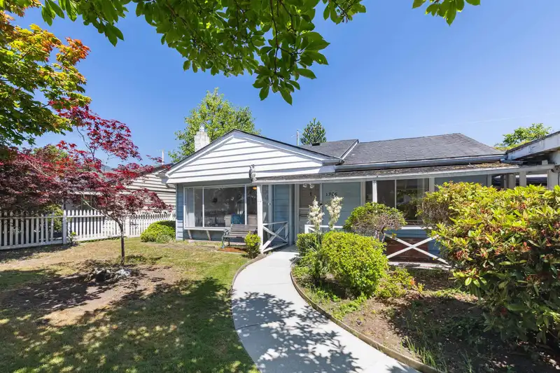 1386 TATLOW AVENUE - photo 1 of 24