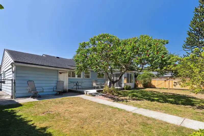 1386 TATLOW AVENUE - photo 2 of 24