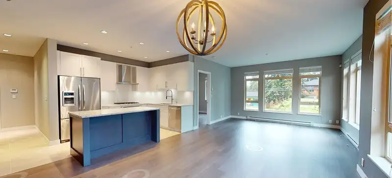 213 15360 20 AVENUE - photo 3 of 31