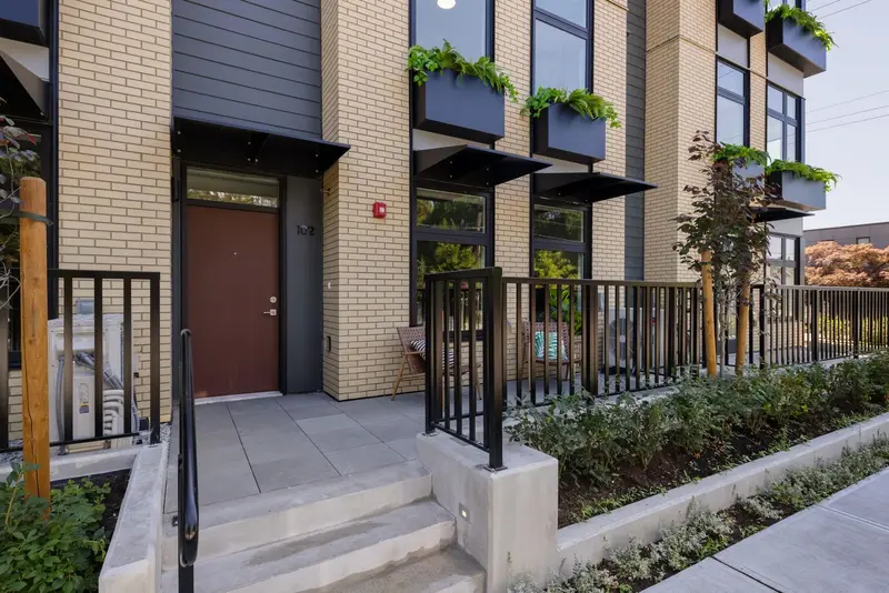 102 342 MOUNTAIN HIGHWAY - photo 1 of 25