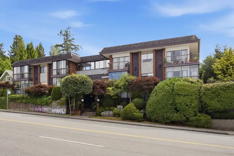 307 2710 LONSDALE AVENUE - photo 1 of 20