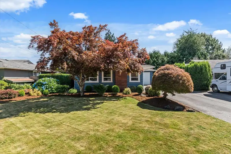 46222 MCCAFFREY BOULEVARD - photo 3 of 35