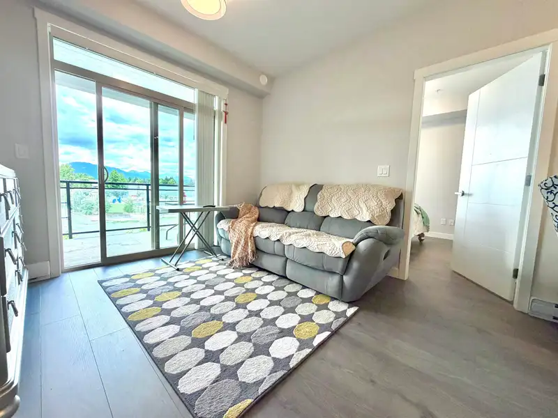 403 45562 AIRPORT ROAD - photo 2 of 12