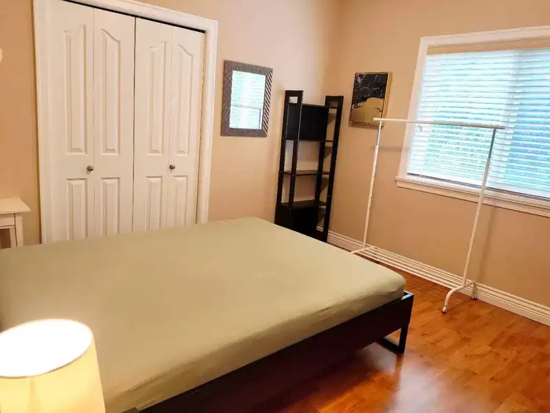 9560 SILLS AVENUE - photo 4 of 6