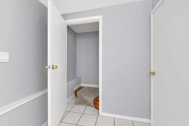 11564 141A STREET - photo 4 of 26