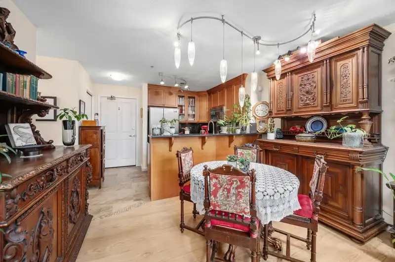 413 260 NEWPORT DRIVE - photo 4 of 21