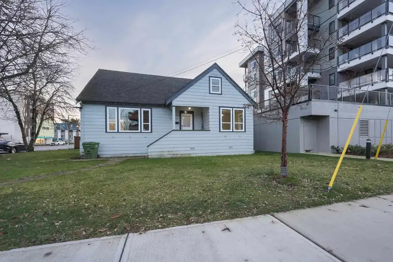 45726 SPADINA AVENUE - photo 2 of 39