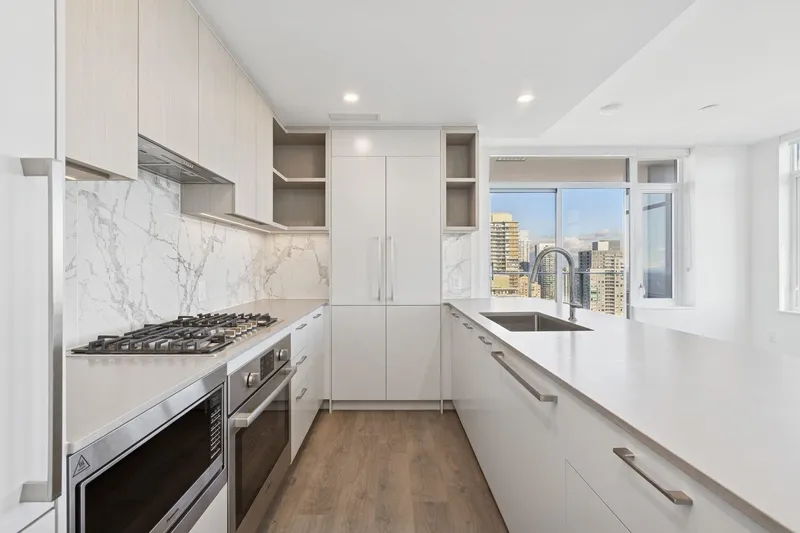 2709 6468 WILLINGDON AVENUE - photo 1 of 21