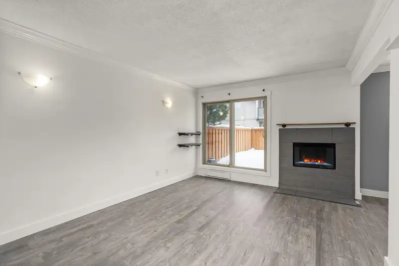 141 27456 32 AVENUE - photo 2 of 40