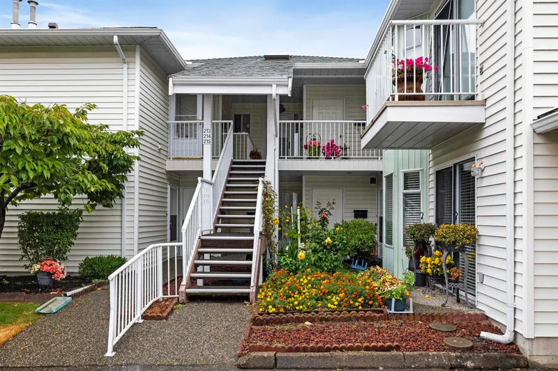 213 7156 121 STREET - photo 2 of 25