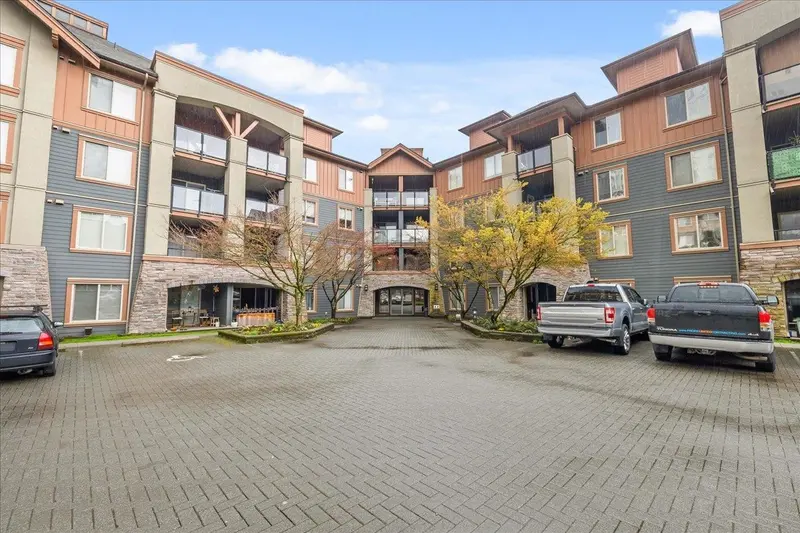 3220 240 SHERBROOKE STREET - photo 2 of 23