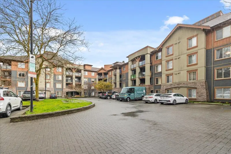 3220 240 SHERBROOKE STREET - photo 3 of 23