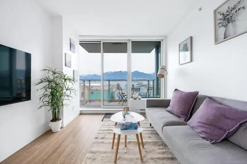 602 933 E HASTINGS STREET - photo 2 of 10