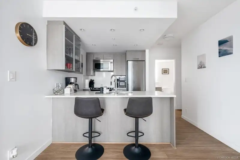 602 933 E HASTINGS STREET - photo 4 of 10
