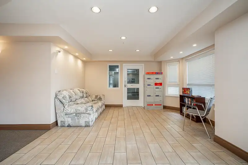 110 5977 177B STREET - photo 4 of 31