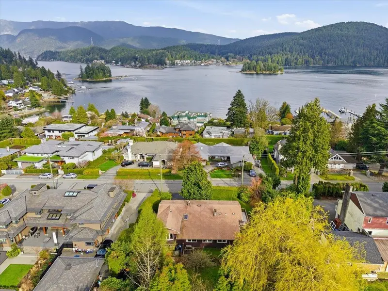 809 ROSLYN BOULEVARD - photo 4 of 25