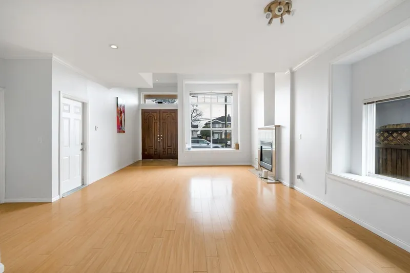 5989 RUMBLE STREET - photo 3 of 24