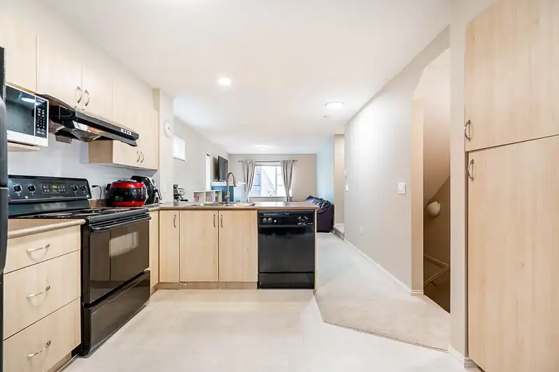 56 15871 85 AVENUE - photo 4 of 25