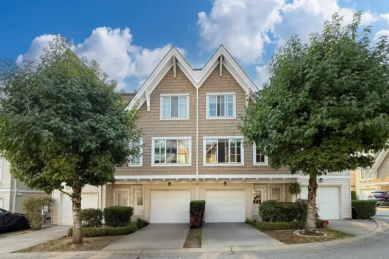 59 20560 66 AVENUE - photo 1 of 24