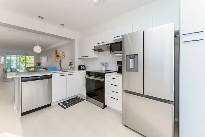 59 20560 66 AVENUE - photo 2 of 24