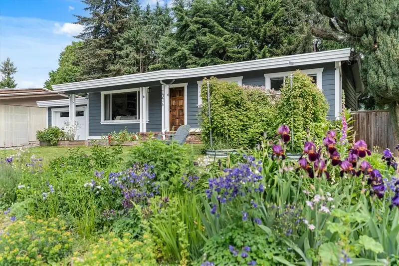 2074 BEAVER STREET - photo 2 of 36