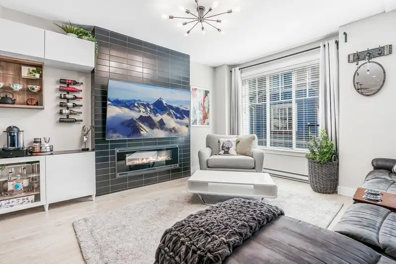 146 20498 82 AVENUE - photo 3 of 40