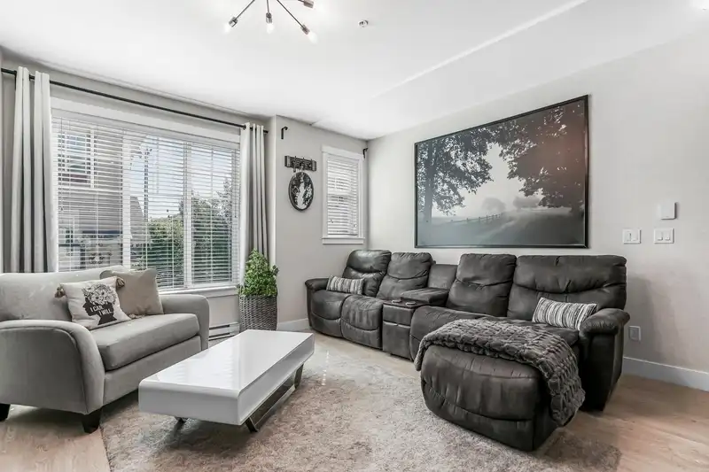 146 20498 82 AVENUE - photo 4 of 40
