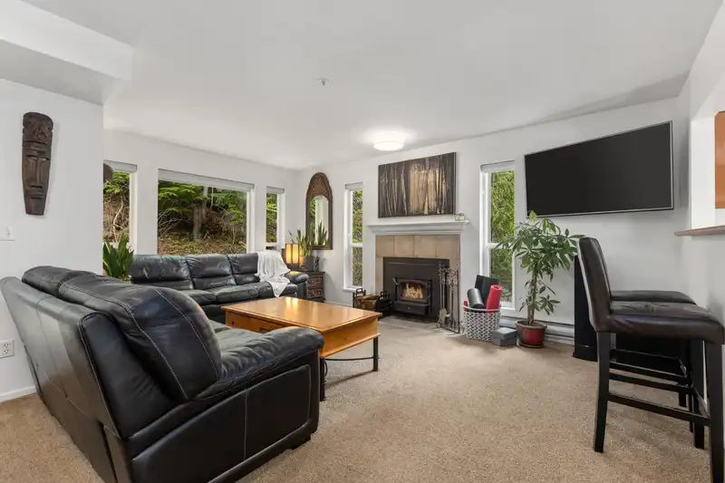 31 1400 PARK STREET - photo 4 of 34