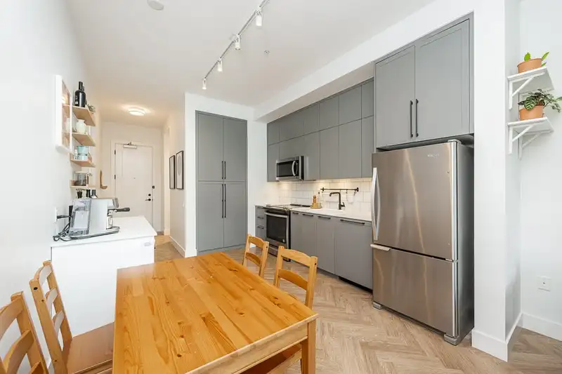 202 14968 101A AVENUE - photo 3 of 35