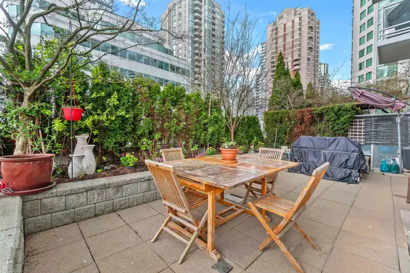 403 821 CAMBIE STREET - photo 3 of 33