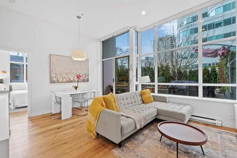 403 821 CAMBIE STREET - photo 4 of 33