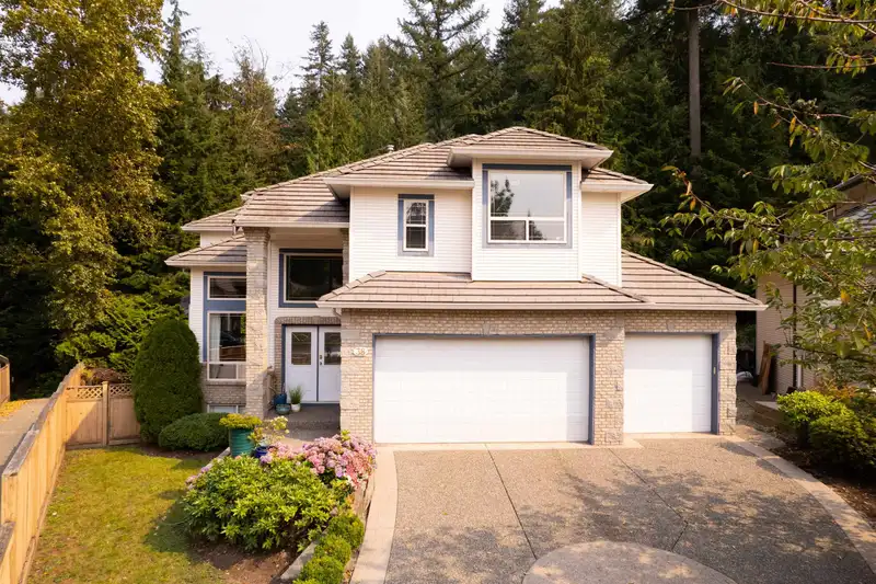 38 FLAVELLE DRIVE - photo 1 of 40