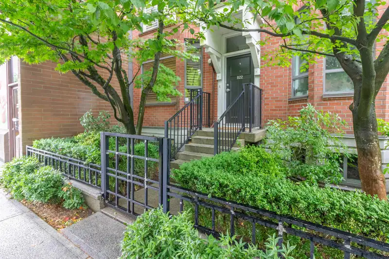 822 W 6TH AVENUE - photo 1 of 28