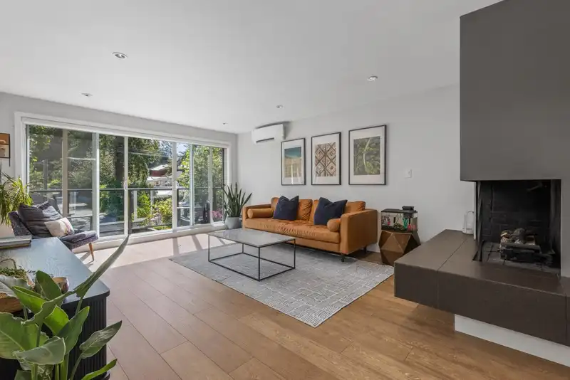 2015 PHILIP AVENUE - photo 2 of 38