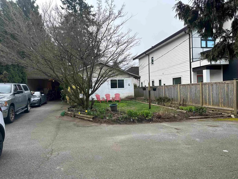 11140 84 AVENUE - photo 1 of 2